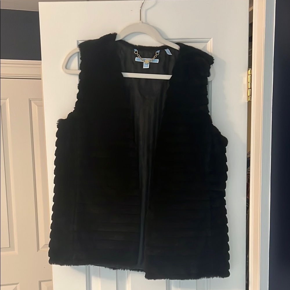Draper James Black Faux Fur Vest